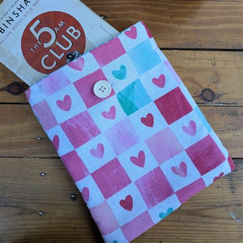 Book Sleeves – A Bee In the Garden