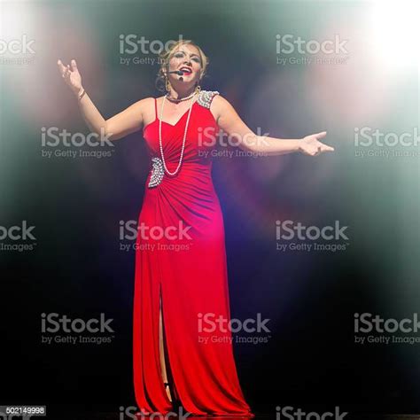 Opera Singer Singing 的图像结果