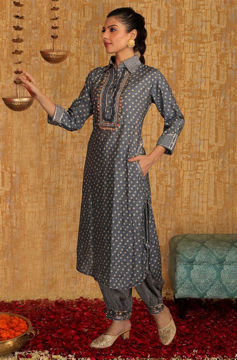 DESI SWAG - Grey Bandhani Printed Pathani Set - Ishnya