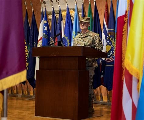Murray relinquishes command of WRAIR | Article | The United States Army