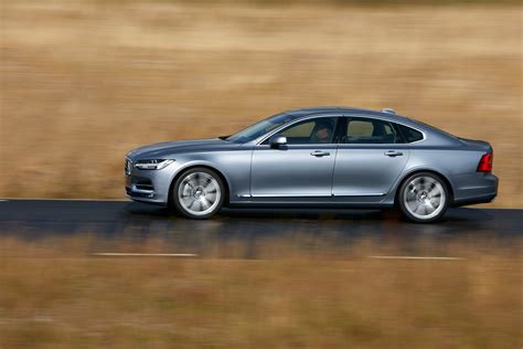 Volvo unveils 2016 S90 luxury sedan