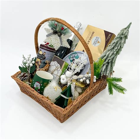 Christmas Gifts Basket | Thoughtful & Festive Holiday Hamper