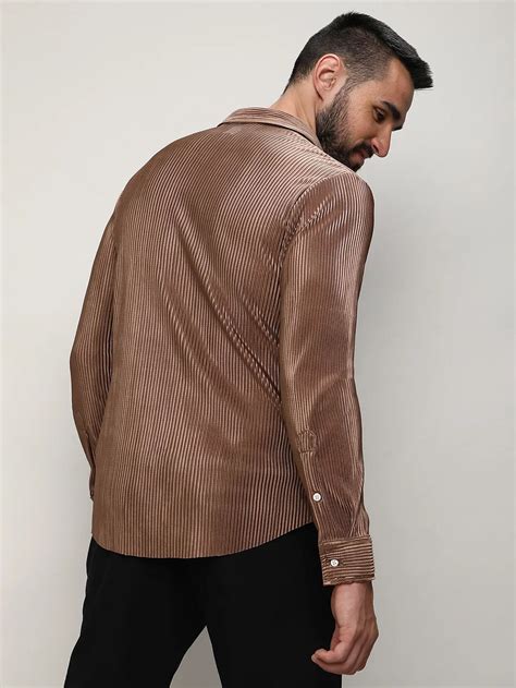 ₹899 | Campus Sutra men's Mocha Brown Pleat-Creased Shirt - Campussutra