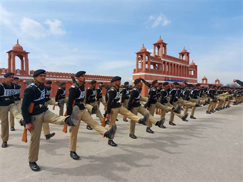 देशसेवेसाठी तयार होताना ! पाहा, कसं होतं BSF जवानांचं ट्रेनिंग ...