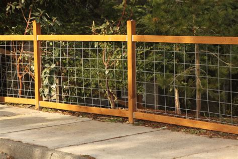 10 Gorgeous Fence Ideas For Your Garden - Pentagon