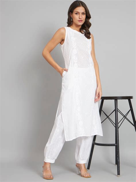 White Chikankari Kurta with Pockets – akheri