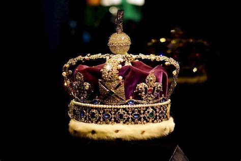 2025 The Tower of London with crown Jewels and Beefeater Tour - with ...