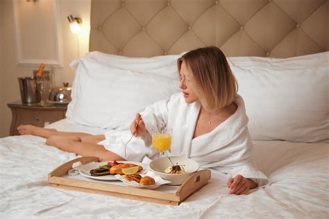 Room Service Offers Extra Service 的图像结果