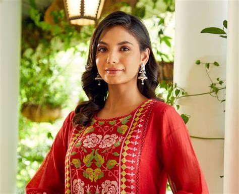 Red Embroidered Chanderi Kurta with Pants- Set of 2