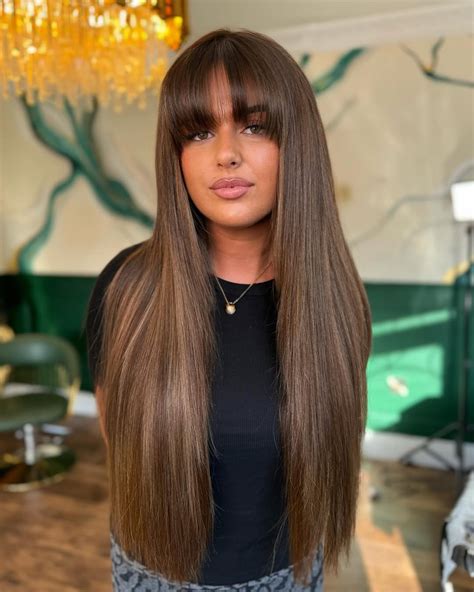 10 Classy Straight Hair With Bangs Ideas That Always Look Stylish