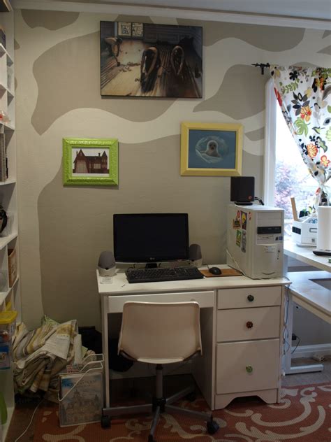 Computer Room Art Design 的图像结果