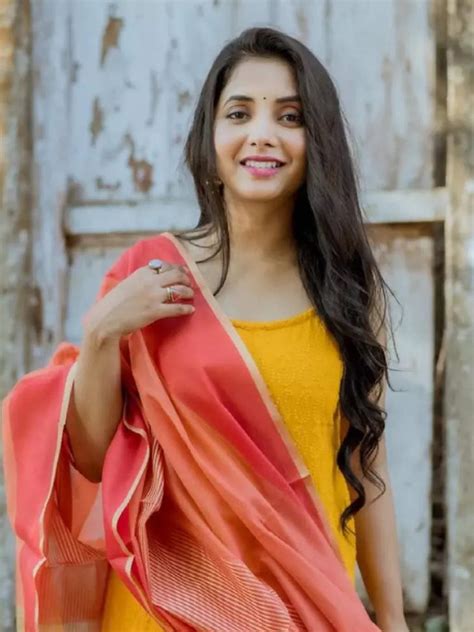 10 Best yellow outfits of Sayali Sanjeev | Times of India