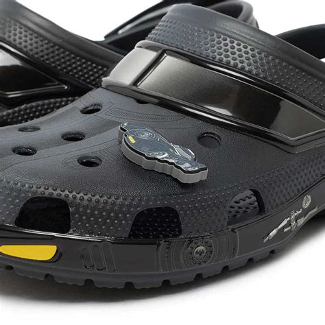 Crocs releases a Batmobile-themed Clogs for the Batman lovers | t2ONLINE