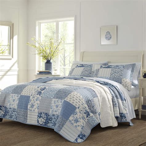 Laura Ashley Home - Queen Quilt Set, Reversible Cotton Bedding with ...