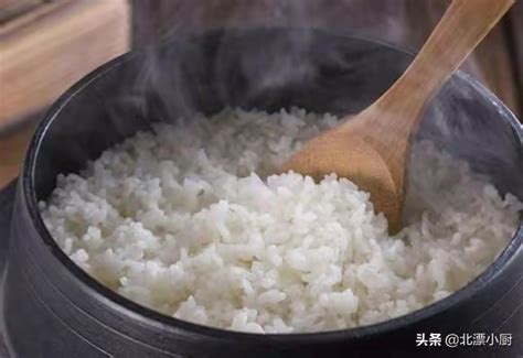 蒸大米饭米和水的比例(蒸大米饭米和水比例多少) - 业百科