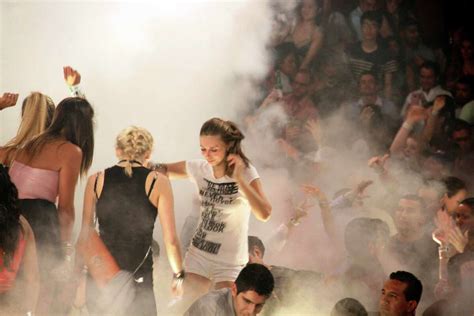 Spring Break Parties Dancing 的图像结果