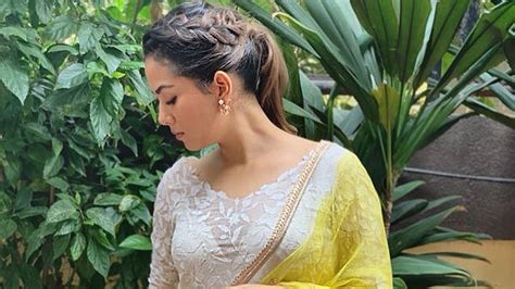 Mira Rajput Kapoor shares a rare glimpse of her own haldi outfit, a ...