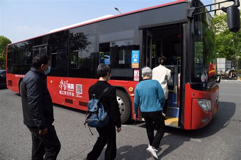 镇江“学习强国”号公交专线首发 镇报集团开展首次移动新闻直播 _今日镇江