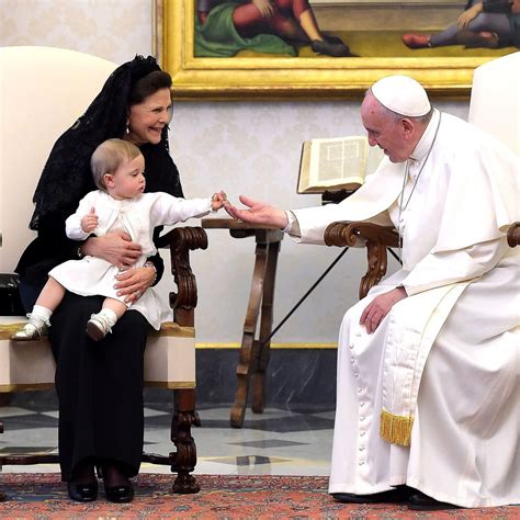 Inside Pope Francis' family: Five siblings and one surviving sister