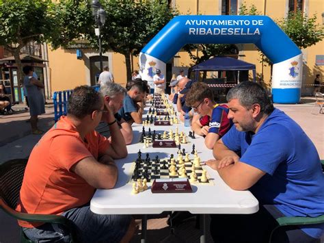 La Plaza Nueva de Ribadesella se transforma en un gran tablero de ...