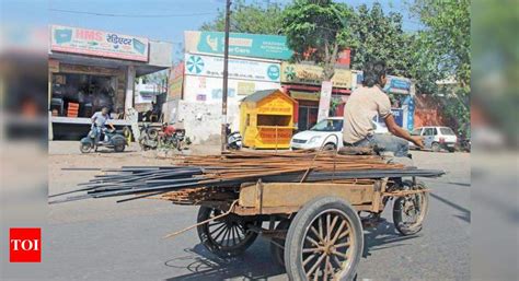 Vehicles carrying iron rods have a free run on Ghaziabad roads | Noida ...