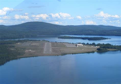 File:Watson Lake Airport, Watson Lake, Yukon Territory.jpg - Wikimedia ...
