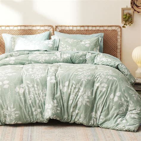 Amazon.com: Bedsure King Comforter Set - 7 Pieces Sage Green Floral ...