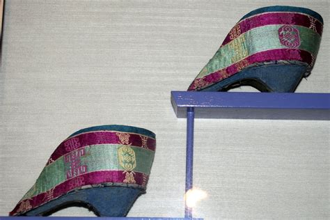 Funky Doodle Donkey: Foot binding ~ Lotus shoes