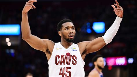 Donovan Mitchell gets candid with Kelce brothers on New Heights pod