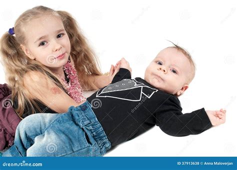 有姐妹的男婴 库存照片. 图片 包括有 婴孩, 子项, 白种人, 蓝色, 婴儿, 新出生, 孩子, 无辜 - 37913638