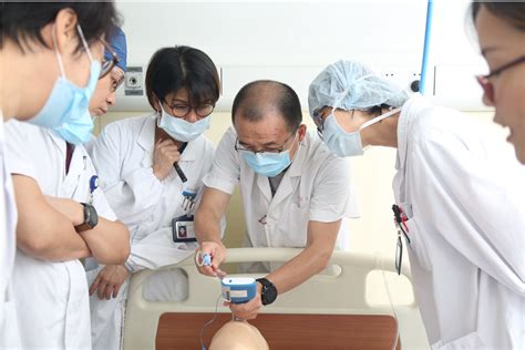 【医院新闻】我院医学模拟实训中心开展医学模拟教学设备培训