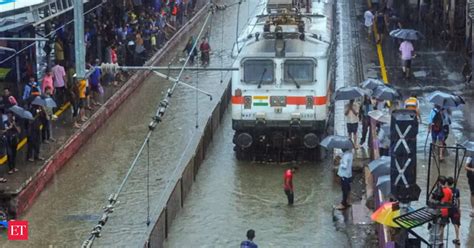 Mumbai rains: Heavy rains take a break in Mumbai; Western Railway ...