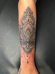 tatuaggi per avambraccio interno tatuaggio sul braccio di una donna fiore di loto tatuaggi per avambraccio interno tatuaggio sul braccio di una donna fiore di loto