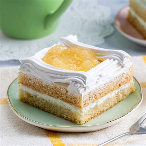 Pineapple Cake: Order Eggless Fresh Cream Pineapple Pastry Online at ...