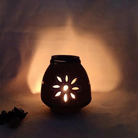 Kutch Painted Pottery Diffuser Lamp – Terracotta by Sachii