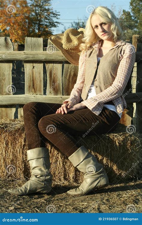 Country Woman 的图像结果