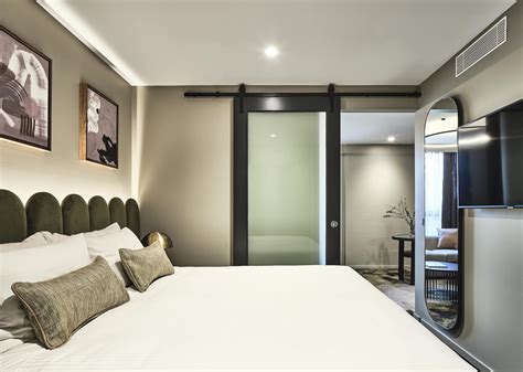 1-Bedroom Queen Apartment - Melbourne City Apartment Hotel