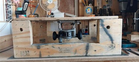 How to Install a Router Under a Router Table 的图像结果