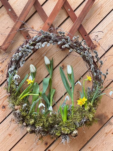 Living Spring Wreath - Blomsterkrans