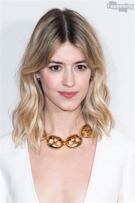 Daisy Edgar-Jones Shows Off Her Sexy Tits Legs At The GQ Men Of The Year Awards (10 Photos ...