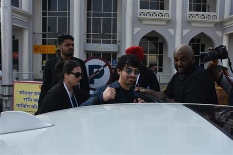 Priyanka Chopra and Nick Jonas arrive at Jodhpur for their wedding ...