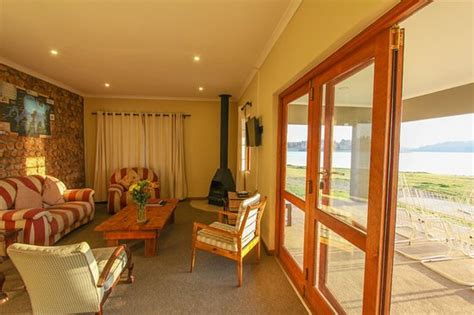 LAKE LINTROSE COTTAGES (Nottingham Road) - Cottage Reviews & Photos ...