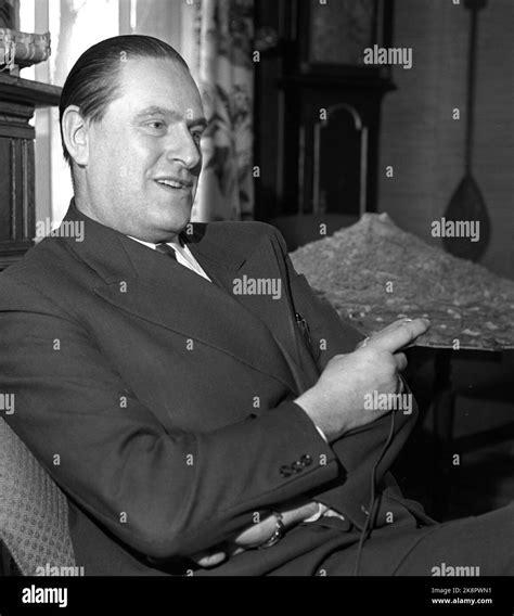 1955. Zoologist, film producer per autumn at the home of ethnographer Thor Heyerdahl after the ...