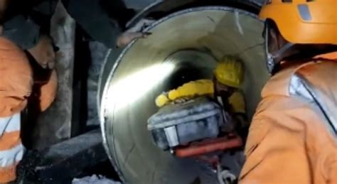 Rescue Operation in Silkyara-Barkot Tunnel Faces Critical Delays Amidst ...