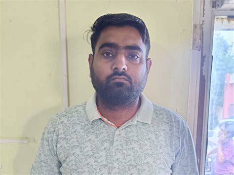 Gram Sevak of PM Awas Yojana caught taking bribe of Rs 40 thousand in ...