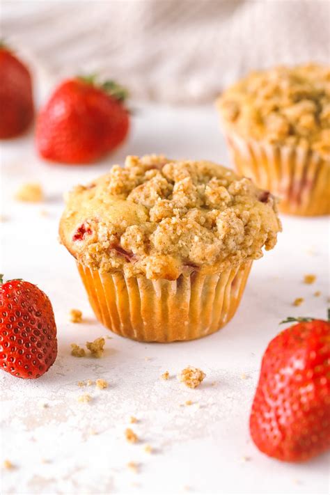 Strawberry Rhubarb Muffins with Streusel Topping - Cooking in my Genes
