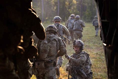 Army National Guard Can't Retain Enough Soldiers, Even as Active Duty ...