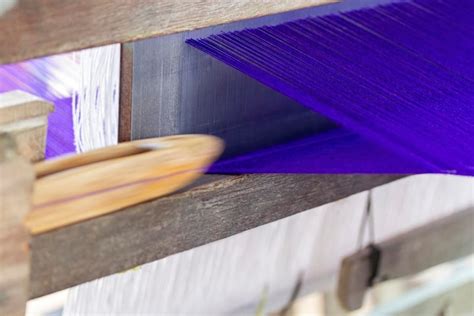 Traditional Weaving Process Image 的图像结果