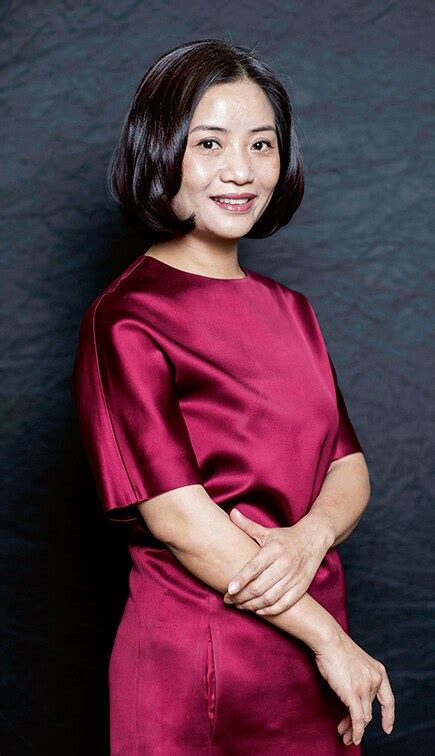 In Conversation With Chinese Couturier Guo Pei About Her SS'18 Haute ...