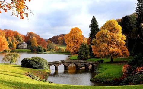 Download Stourhead Historical Countryside In England In Autumn ...